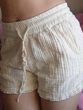 Textured cream shorts with thick waist band